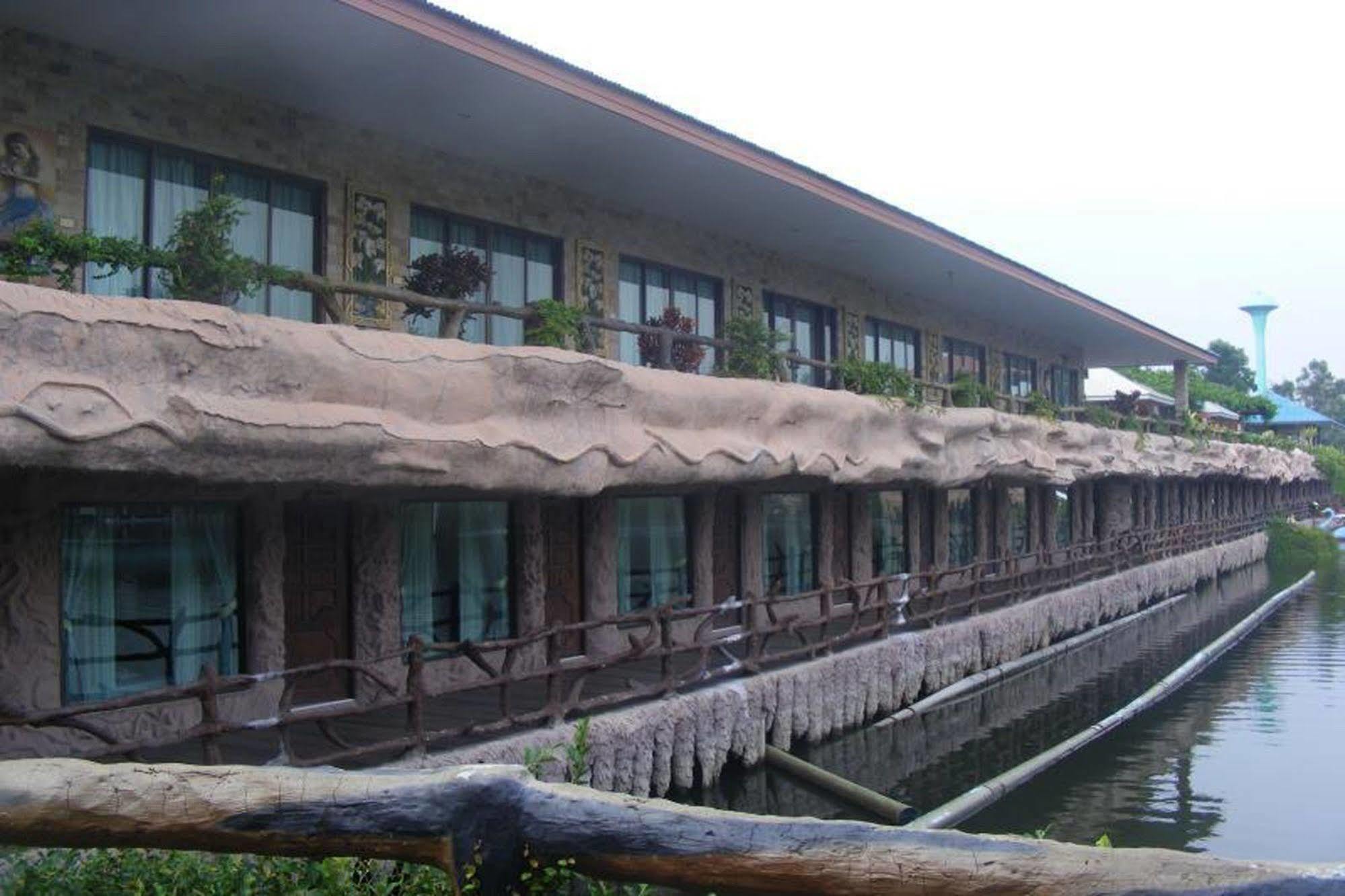Chart Trip Resort Nakhonratchasima Exterior photo